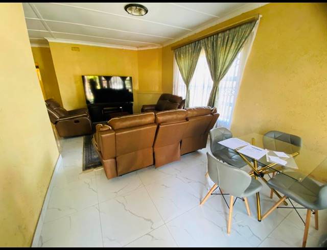 3 BEDROOM HOUSE FOR SALE IN SOUTH HILLS